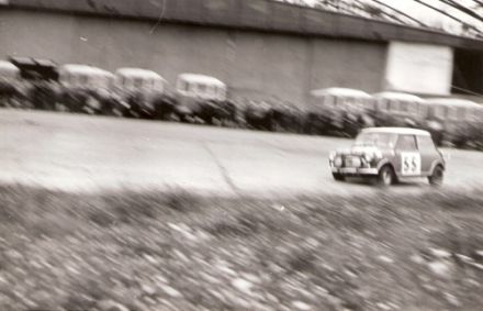 Rauno Aaltonen i Tony Ambrose na samochodzie Morris Mini Cooper S.