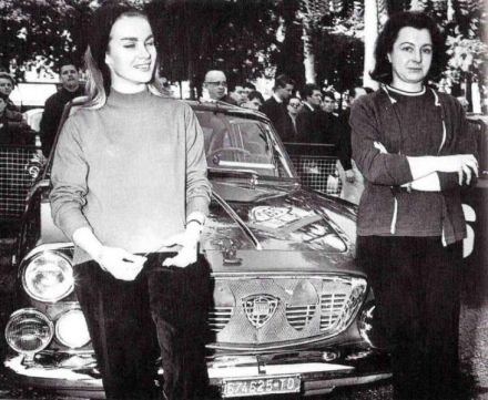 Claudine Bouchet i “Marie Claude Beaumont” – Lancia Flavia.