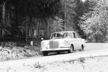   K.L.Gödde i H.Pfersmann - Mercedes Benz 220 SE. 
