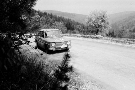 E.Katz i E.Vogt – Renault 8 Gordini.