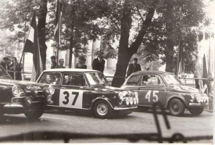 Nr.37.Timo Makinen i Paul Easter – BMC Mini Cooper S, nr.45.Sobiesław Zasada i Ewa Zasada – Steyr Puch 660 TR.