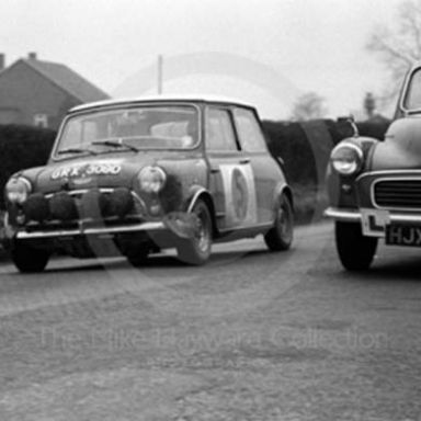 Graham Hill i Maxwell Boyd – Austin Mini Cooper S.