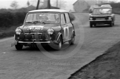 Paddy Hopkirk i Ron Crellin – BMC Mini Cooper S.