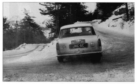 Geoffrey Mabbs i Arnold Porter – Rover 2000.