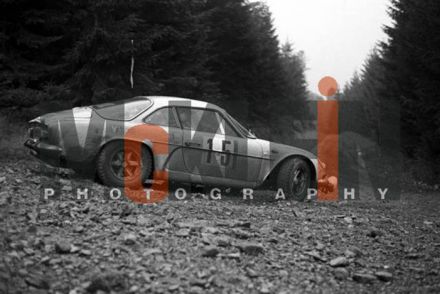 Hans Schuller i Hermann Weidmann na samochodzie Alpine Renault A 110.