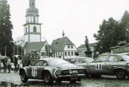 Nr.72 Takov i Takov na samochodzie Alpine Renault A 110, nr.40 Kurt Waldner i Ingo Grimm na samochodzie Opel Ascona SR.