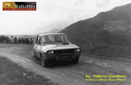 Roberto Chiarmonte Bordonaro i Napoli na samochodzie Renault 12 Gordini.