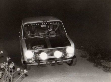 Giubar i Scalabrini na samochodzie Fiat 124.