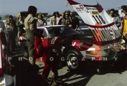 Jean Claude Andruet i "Biche" na samochodzie Ferrari 365 GTB 4 Daytona.