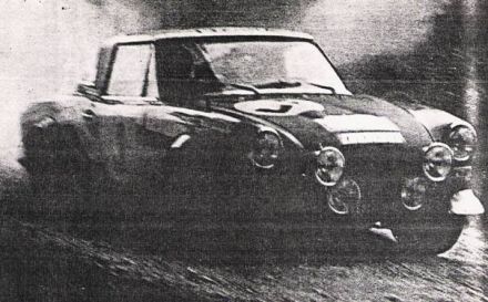Rafaele Pinto i Gino Macaluso na samochodzie Fiat 124 Sport Spyder.