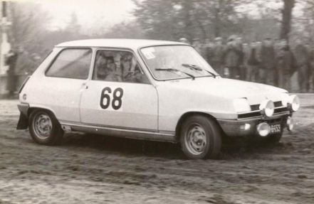 Marian Wangrat i Krzysztof Winkowski – Renault 5 L.