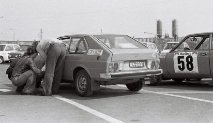 Marek Dąbek i Krzysztof Urbański – Fiat 128 Sport 3 porte.