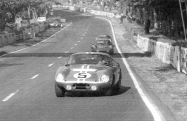Dan Gurney i Bob Bondurant - Shelby Cobra Daytona Coupe.