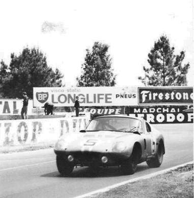 Dan Gurney i Bob Bondurant - Shelby Cobra Daytona Coupe.