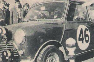 Stanisław Stolarski i Krzysztof Komornicki na samochodzie Morris Mini Cooper 1300