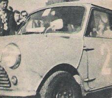 Ksawery Frank i Janusz Kiljańczyk na samochodzie Austin Mini Cooper