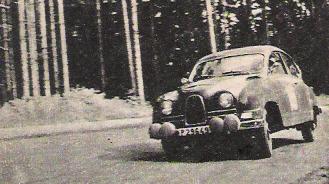 Erik Carlsson i Torsten Aman na samochodzie Saab 96 Sport.