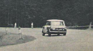 Rauno Aaltonen i Tony Ambrose na samochodzie Morris Mini Cooper S.