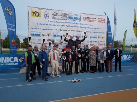  Jerzy Skrzypek,Andrzej Wodziński,Krzysztof Mikulski,Piotr Szadkowski,Marek Kaczmarek,Piotr Zaleski,Sylwia Zaborowska,Michał Łusiak,Marcin Celiński, Marcin Grzelewski,Robert Luty,Krzysztof Niedbała,Oskar Tichanowicz i Andrzej Zienkiewicz.