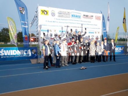  Jerzy Skrzypek,Andrzej Wodziński,Krzysztof Mikulski,Piotr Szadkowski,Marek Kaczmarek,Piotr Zaleski,Sylwia Zaborowska,Michał Łusiak,Marcin Celiński, Marcin Grzelewski,Robert Luty,Krzysztof Niedbała,Oskar Tichanowicz i Andrzej Zienkiewicz.