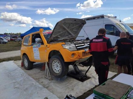 Wojciech Bogusławski i Marek Kaczmarek - Mitsubishi Pajero Turbo Diesel V8.