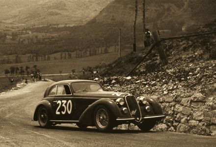 Emilio Romano i Clemente Biondetti – Alfa Romeo 8C 2900B Berlinetta Touring.