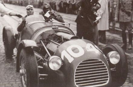 Tazio Nuvolari i Andrea Scapinelli – Ferrari 166 Spyder Corsa.