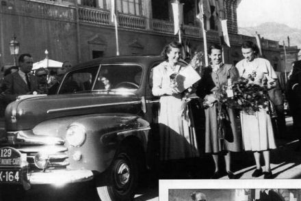 Van Limburg Stirum i van Vredenburgh – Ford V8.