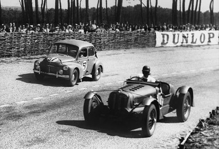 Nr.57.Camille Hardy i Maurice Roger – Renault 4 CV, nr.10.Tony Rolt i Guy Jason Henry – Delahaye 135 CS.