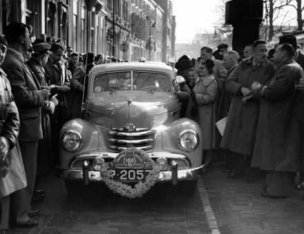 P.J.Jetten, L.van Noordwijk i S.C.F.Rotteveel – Opel Kapitan.