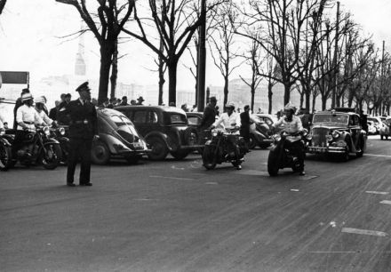 D.W.A.Hermann, J.Hermann i L.Schnackenborg – Jaguar Mk.V.