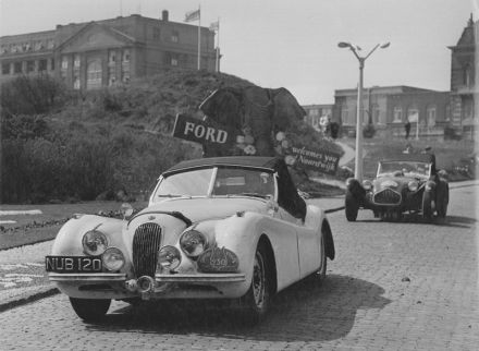 Ian Appleyard i Pat Appleyard – Jaguar XK 120.