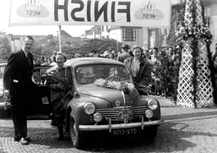 G.Francois Signard i Hustinx – Renault 4 CV.