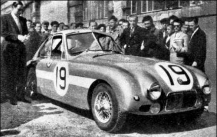 Tony Rolt i Duncan Hamilton – Nash Healey Coupe.