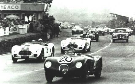Nr.20. Peter Walker i Peter Whitehead – Jaguar XK 120C.