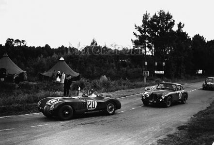 Peter Walker i Peter Whitehead – Jaguar XK 120C,Reg Parnell i David Hampshire – Aston Martin DB2.