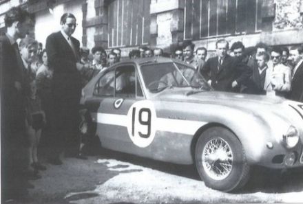 Tony Rolt i Duncan Hamilton – Nash Healey Coupe.