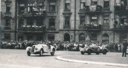 Nr.25. Aleksander Sobański, nr.27. Kazimierz Tarczyński obydwaj BMW 328.