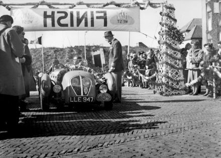 R.R.Nahum i G.H.Smith – Healey.