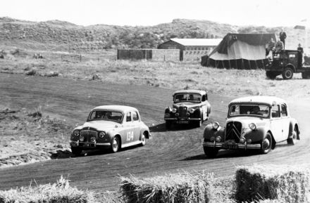 C.Sadler, H.N.Dunham i M.Blackburn – Rover P4.
