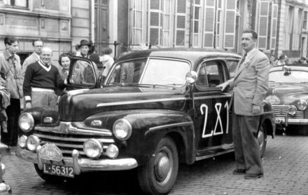 W.de Jong i M.J.de Jong Laming – Ford V8.