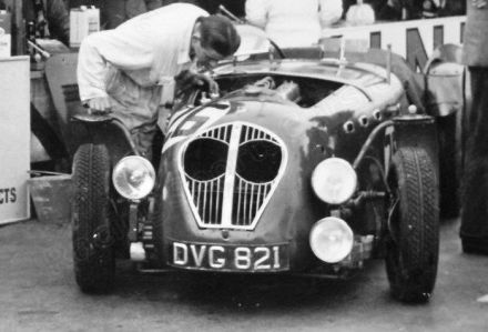 Bill Lamb i E.E.P.Going - Healey Silverstone.