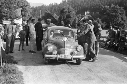 Helm Glöckler – Renault 4 CV.