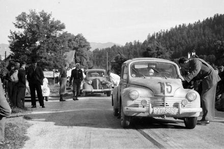 Heinrich Hirschauer – Renault 4 CV.