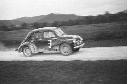 Hendrik Beckers – Renault 4 CV.