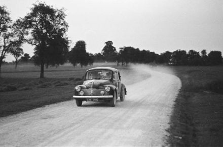 Hendrik Beckers – Renault 4 CV.
