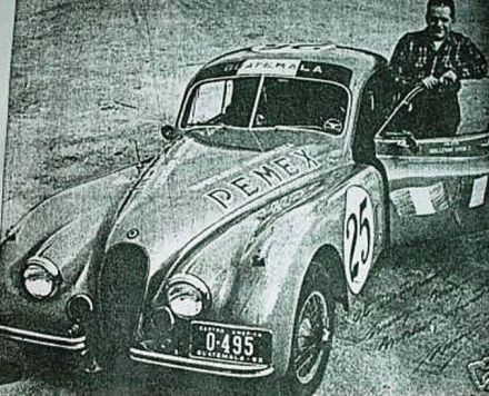 Guillermo Giron i Rodolfo Beaudin – Jaguar XK120.