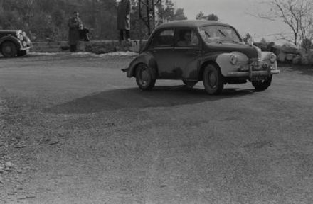 Schollemann i Bateau – Renault 4CV.