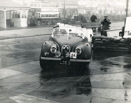 Frank Grounds i Jack Hay – Jaguar XK 120.