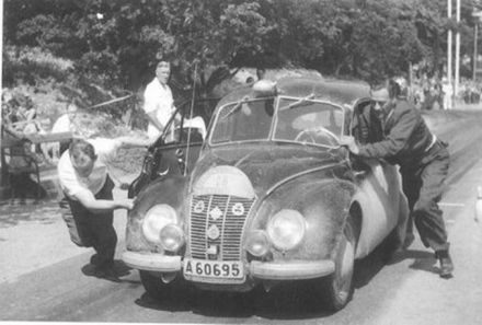Olof Possman i Arne Gussander – Renault 4 CV.